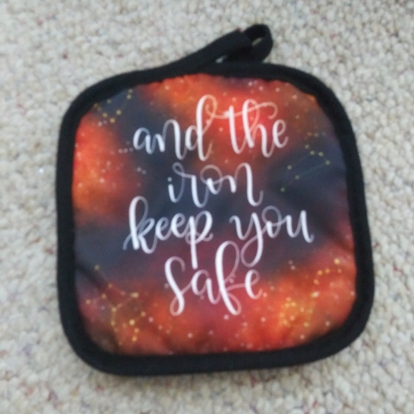 Owlcrate Iron Heart Pot Holders - Picture 3 of 4